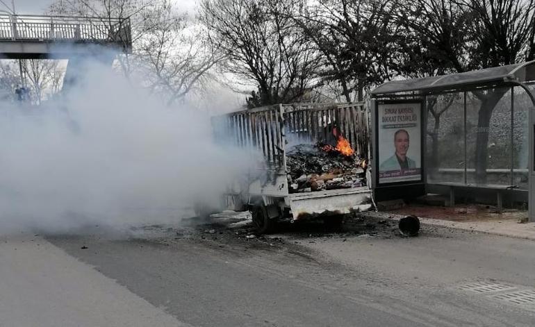 Elazığ’da seyir halinde yanan kamyonetteki çocuk yaralandı