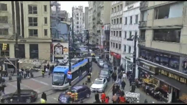 Sirkecide tramvay raydan çıktı