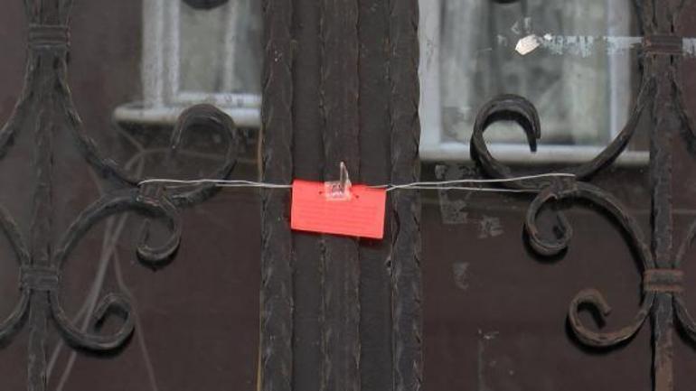 Bahçelievlerde balkonu çöken 45 yıllık bina tahliye edildi