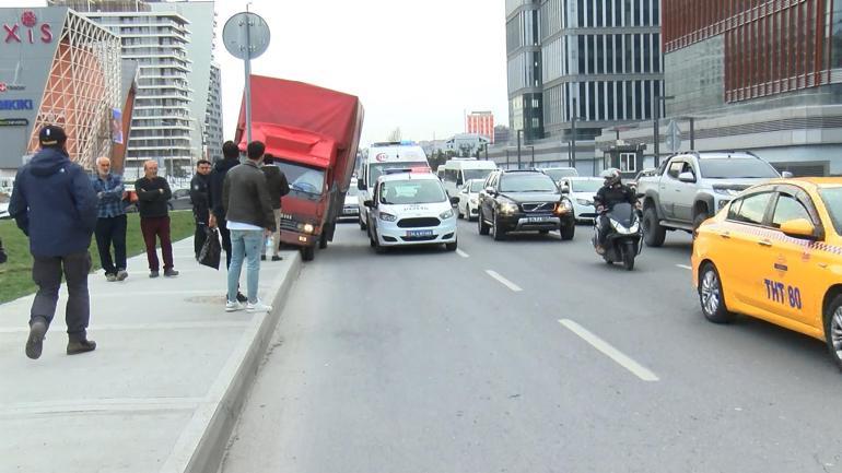 Kağıthanede direksiyon başında kalp krizi geçirip öldü