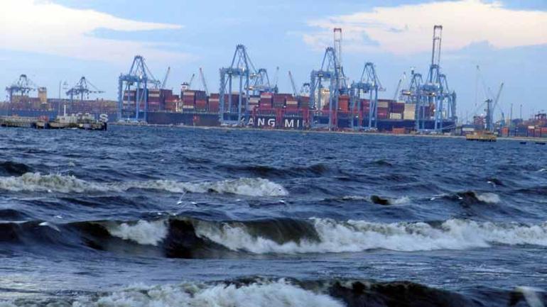 İstanbulda deniz ulaşımına lodos engeli