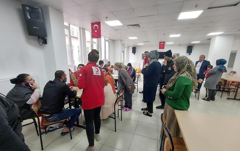 Yurtta kalan depremzedelerin memleket özlemi