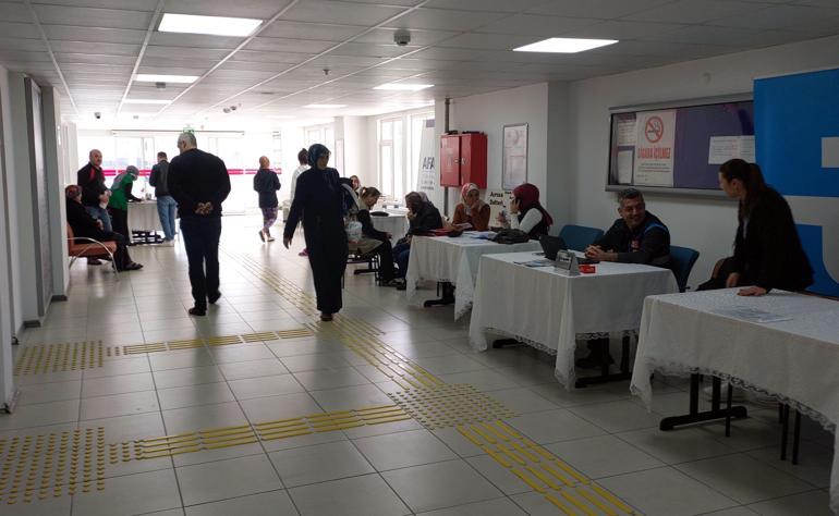 Yurtta kalan depremzedelerin memleket özlemi