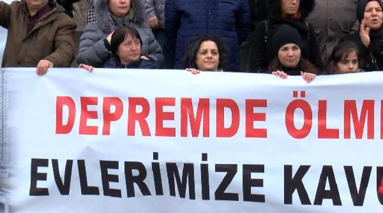 Site mağdurları teslim edilmeyen evleri için basın açıklaması yaptı