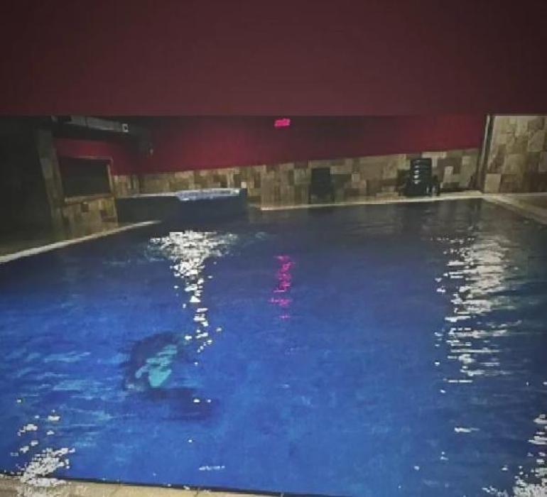 Galeriada spor salonununda kolonlar tıraşlanmış, yüzme havuzunun 850 metrekaresi ruhsatsız