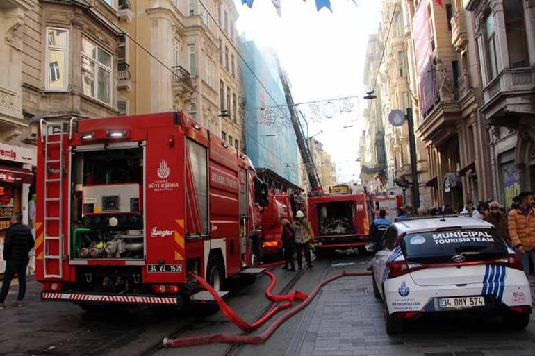 İstiklal Caddesinde restorandaki yangın kiliseye sıçradı