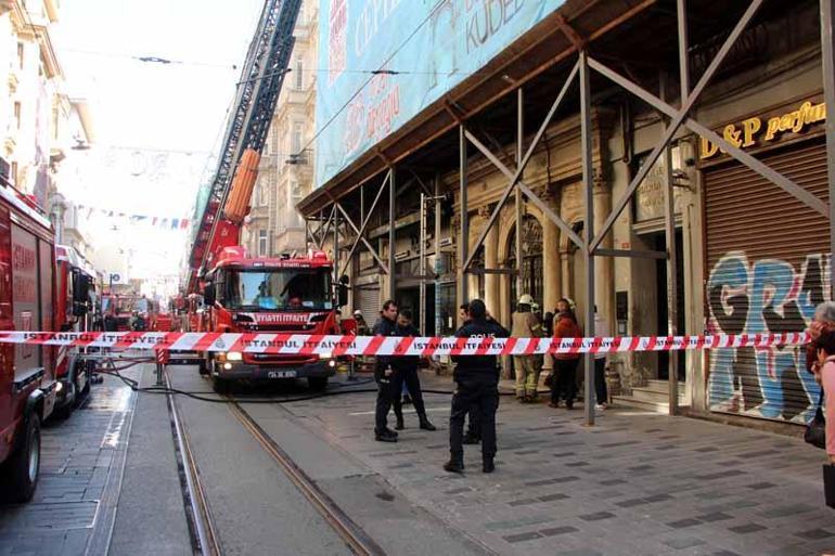 İstiklal Caddesinde restorandaki yangın kiliseye sıçradı