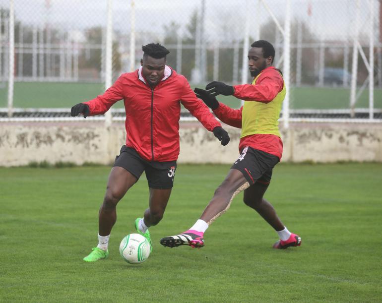 Sivasspor ve Fiorentina rövanş maçının hazırlıklarını tamamladı