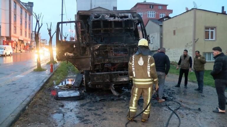 Pendikte park halindeki kamyon alev alev yandı