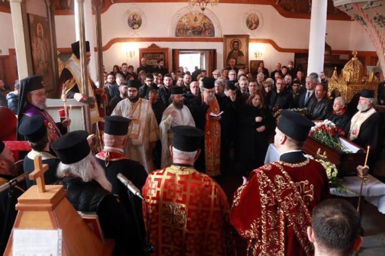 Kalp krizinden ölen Sveti Georgi Kilisesi papazı Çıkırık, toprağa verildi