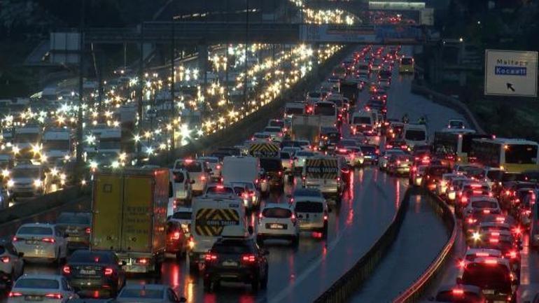 İstanbulda trafik yoğunluğu yüzde 90a ulaştı