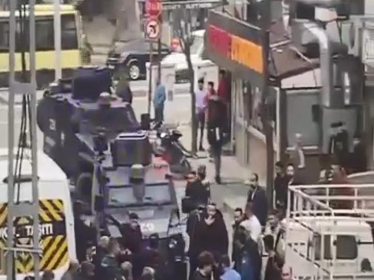 Sultangazide annesinin evinin önünde silahlı saldırıya uğradı