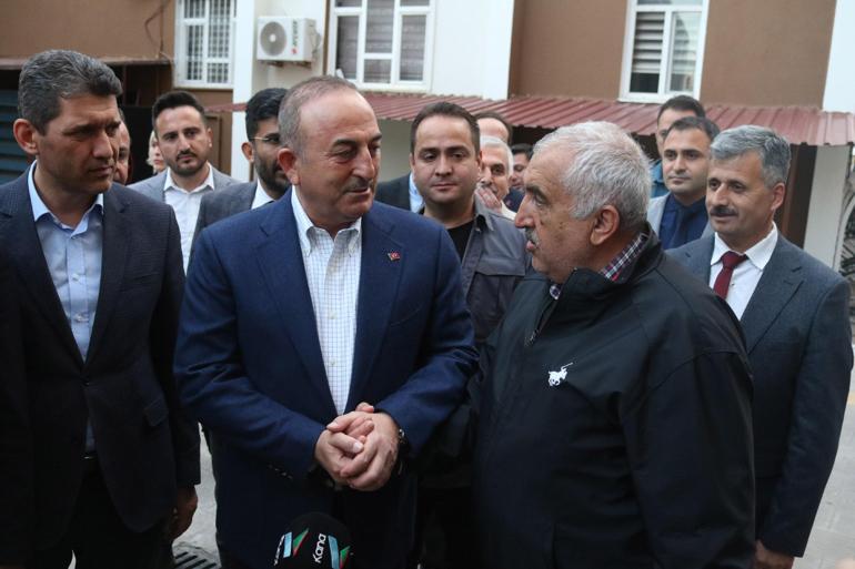 Bakan Çavuşoğlu, iftarını Antalyada depremzedelerle birlikte yaptı