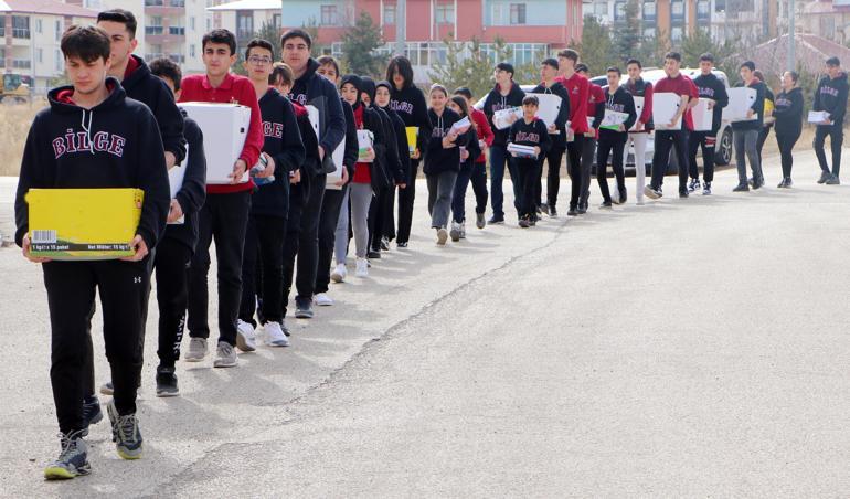 Erzurumlu öğrenciler, Adıyamandaki öğrencilere bir minibüs dolusu kitap gönderdi