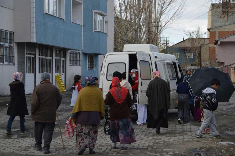 Ağrıda 4 bin kişiye Kızılaydan iftar yemeği