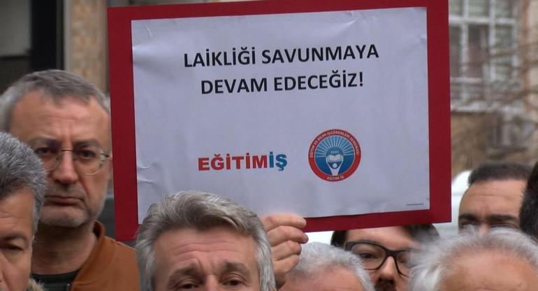 İlahiyatçı Cemil Kılıçın basın açıklamasında gerginlik