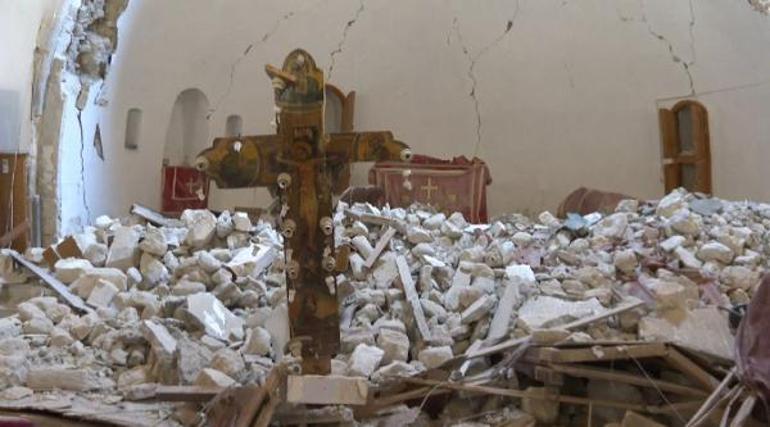 Bakan Akar, depremde hasar gören Mar İlyas Kilisesi’nde incelemede bulundu