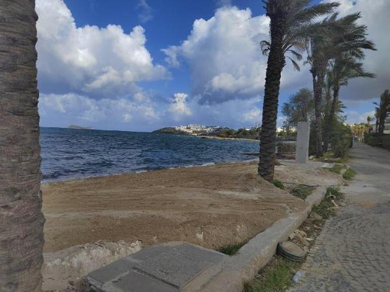 Bodrumda sahile dökülen beyaz kum belediye ekipleri tarafından kaldırıldı