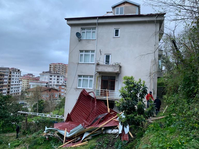 Doğu Karadeniz’de fırtına etkisi; çatı uçtu, ağaç devrildi