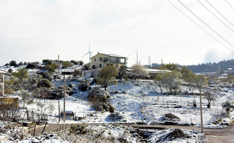 İzmir’in yüksek kesimlerine kar yağdı