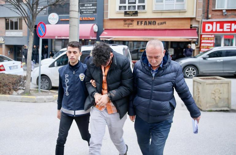 Tramvay yoluna giren kamyonetin çarptığı liseli hayatını kaybetti