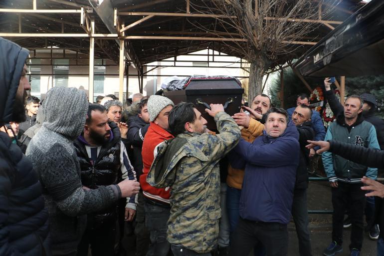 Tramvay yoluna giren kamyonetin çarptığı liseli hayatını kaybetti
