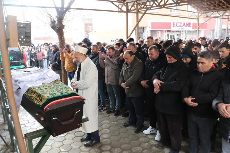 Tramvay yoluna giren kamyonetin çarptığı liseli hayatını kaybetti