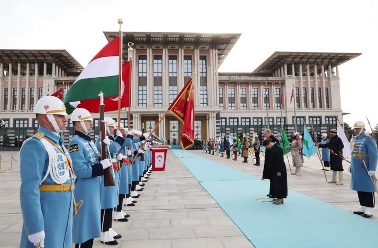 Erdoğan, Macaristan Cumhurbaşkanı Novakı resmi törenle karşıladı