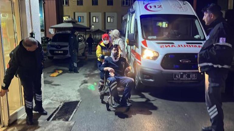 Kütahyada ambulans devrildi; 3 sağlık personeli yaralı