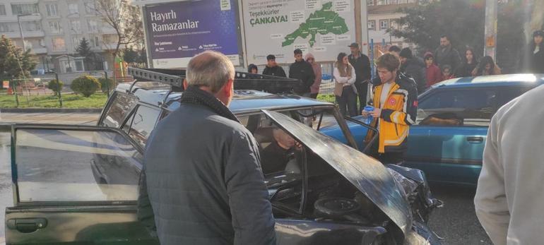 Ankarada alkollü sürücü ters şeride girerek, EGO otobüsüne çarptı; kaza anı kamerada