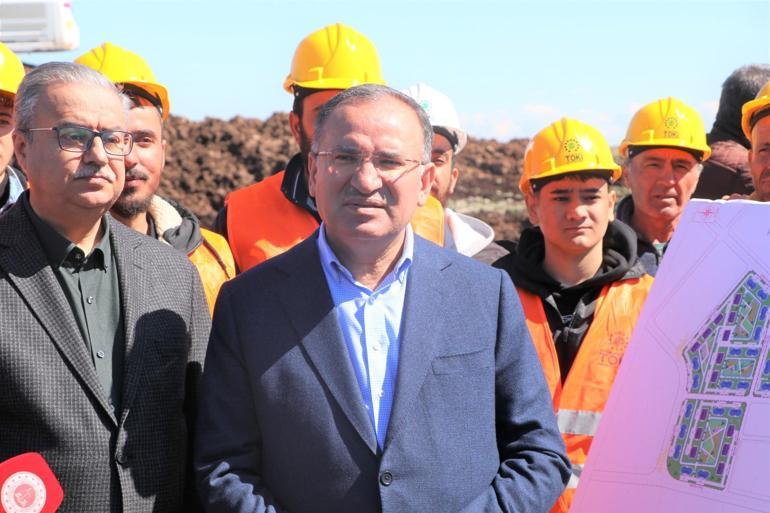 Bakan Bozdağ’dan seccade tepkisi: Kılıçdaroğlu’na ve yanındakilere yakışmamıştır