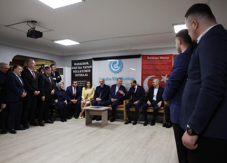 Cumhurbaşkanı Erdoğan, Bağcılar Ülkü Ocaklarını ziyaret etti