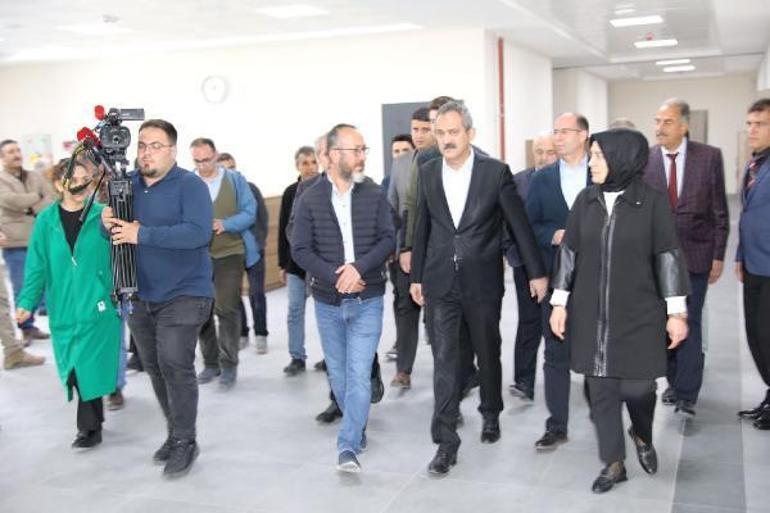 Bakan Özer: 129 bin öğrencimize LGS, YKS hazırlanma desteği sağlıyoruz