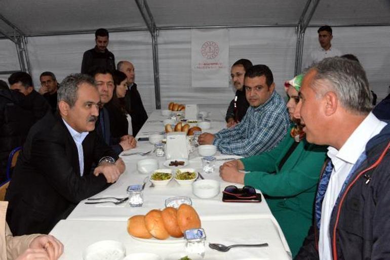 Bakan Özer: Deprem bölgesinin normalleşmesini eğitim üzerinden yapacağız