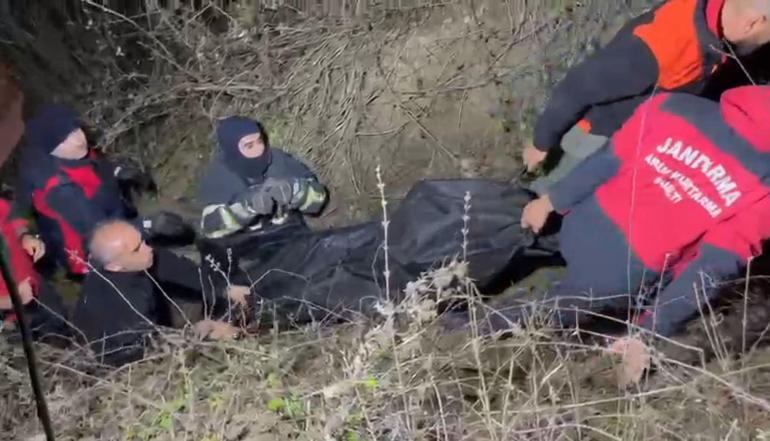 Gölete uçan hafif ticari araçtaki çift, hayatını kaybetti