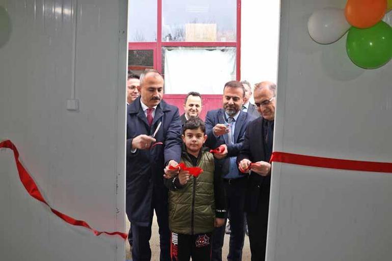 Hastane bahçesinde depremzede ve hasta çocuklar için konteyner sınıf oluşturuldu