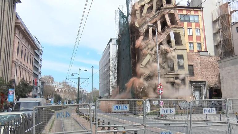 Beyoğlunda 5 katlı tarihi bina çöktü