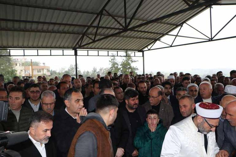 Üzerine kaya düşen otomobilde ölen öğretmenler son yolculuğuna uğurlanıyor