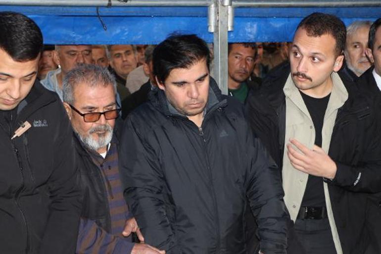 Üzerine kaya düşen otomobilde ölen öğretmenler son yolculuğuna uğurlanıyor