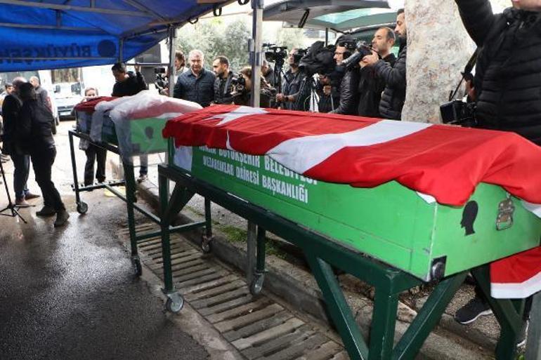 Üzerine kaya düşen otomobilde ölen öğretmenler son yolculuğuna uğurlanıyor