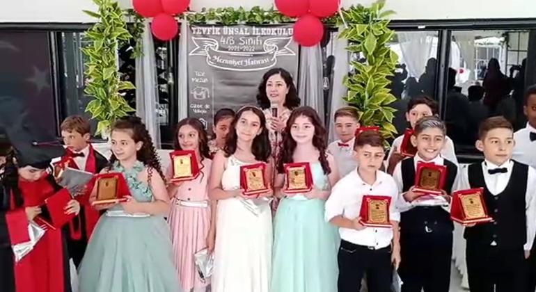 Üzerine kaya düşen otomobilde ölen öğretmenler son yolculuğuna uğurlanıyor