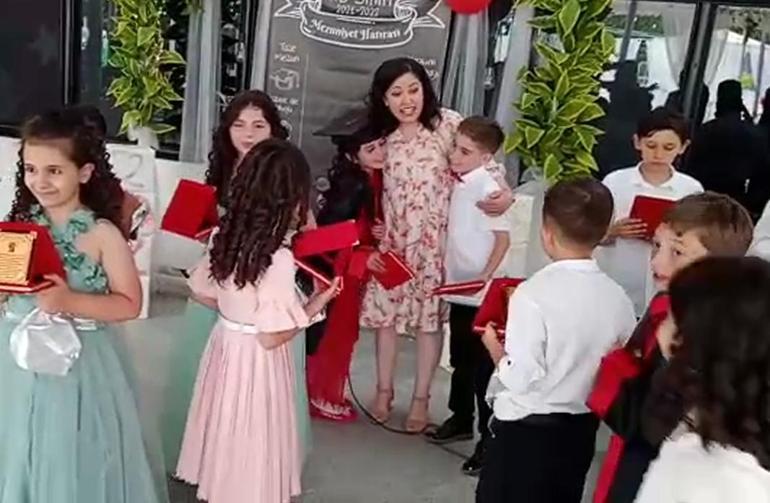 Üzerine kaya düşen otomobilde ölen öğretmenler son yolculuğuna uğurlanıyor