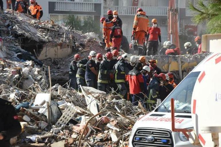 İzmir depreminde yıkılan Emrah Apartmanı ile ilgili 2 belediye görevlisine dava