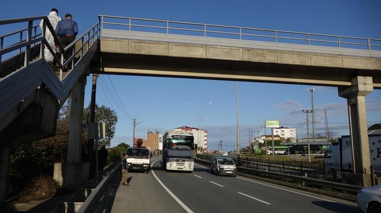 TIRla taşınan tekne üzerinde başını üst geçide çarpıp, öldü