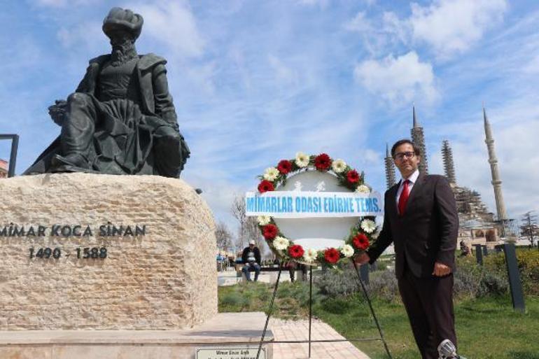 Meslektaşları Mimar Sinanı, ustalık eserim dediği Selimiye Camisi önünde andı