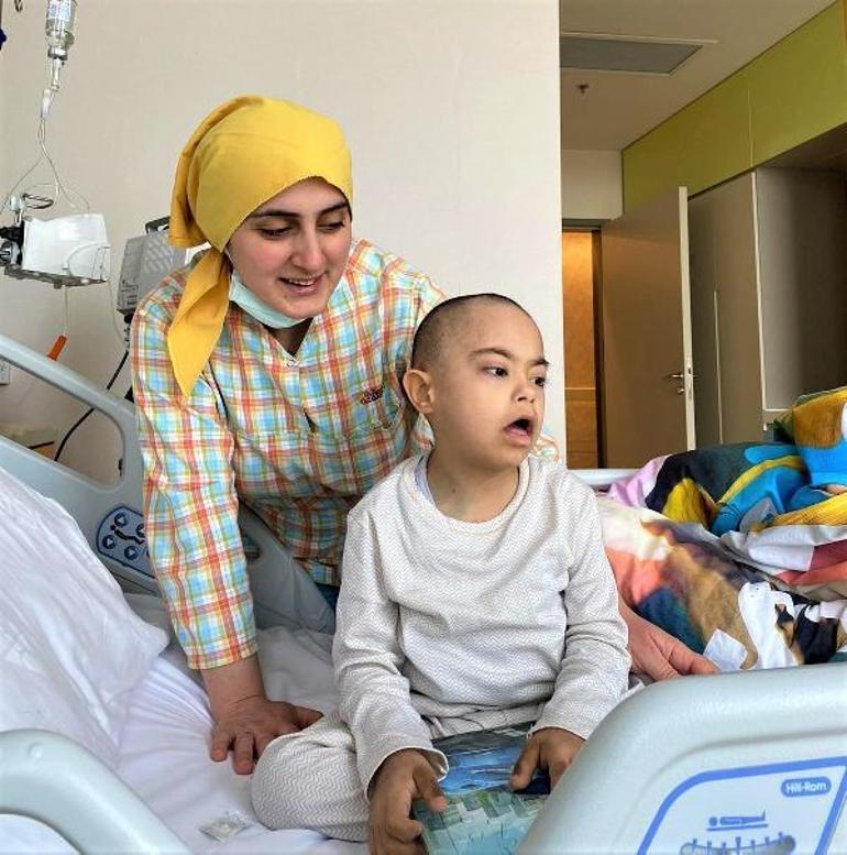 Depreme hastanede yakalanan down sendromlu lösemili Muhammed, Ankarada tedavi oluyor