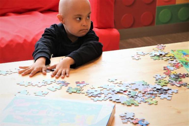 Depreme hastanede yakalanan down sendromlu lösemili Muhammed, Ankarada tedavi oluyor