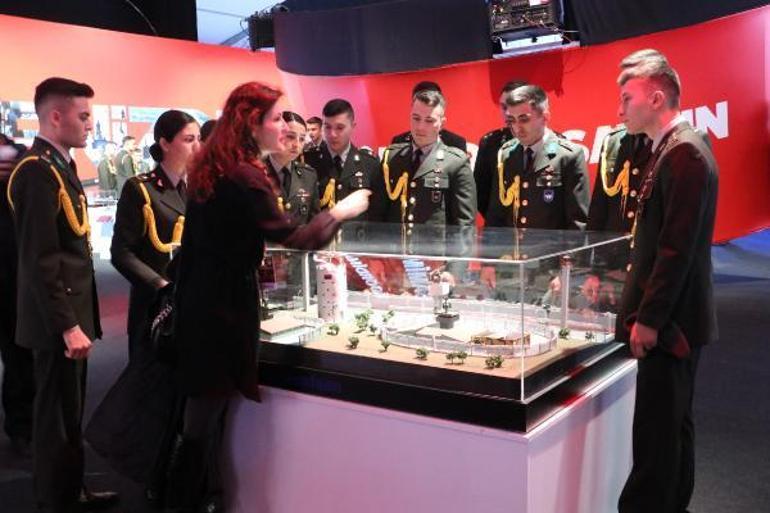 Bakan Akar Yüzyılın Gücü, Cesaretin Teknolojisi dijital gösterim merkezi’ni ziyaret etti