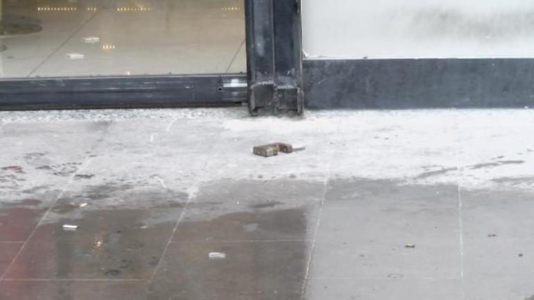 Esenyurtta kuyumcu dükkanı soygunu: 4 kilo altın çaldılar