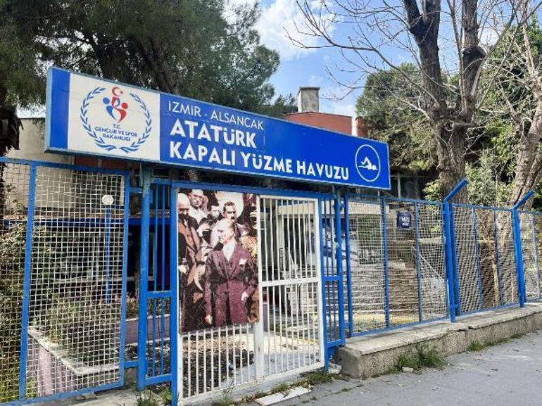 İzmir Atatürk Yüzme Havuzunda yıkım başladı
